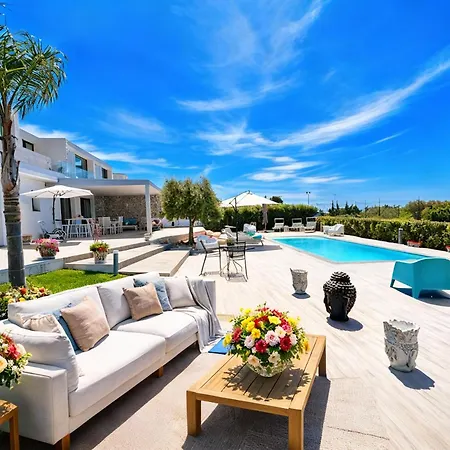 Ariaboutique Aparthotel 4*